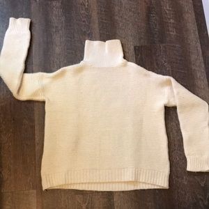 Vince White Turtleneck Knit Sweater. XS.